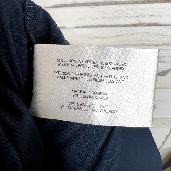 Orvis Women's L Travel Skort Shattered Glass Embossed Navy Built in Short NWT - Picture 11 of 12